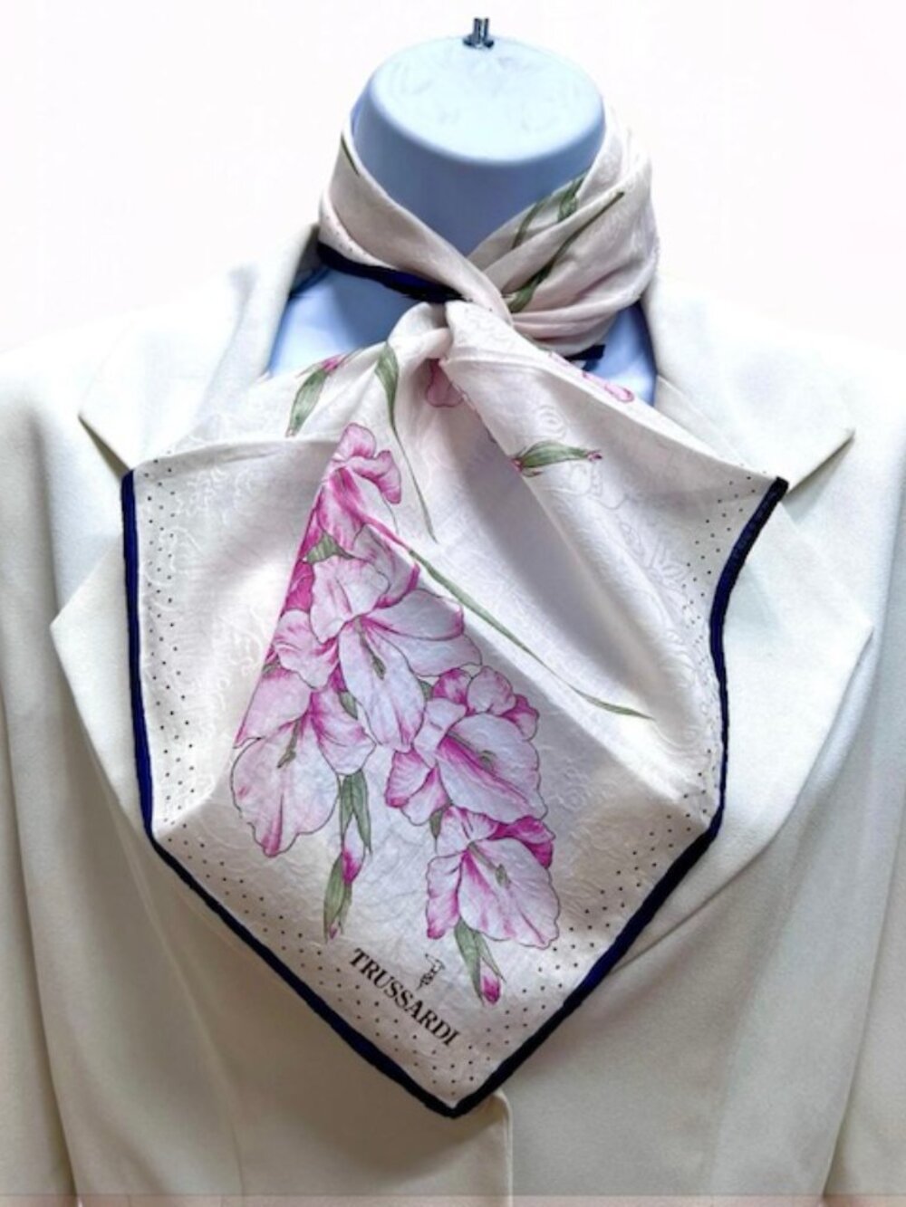 2 Neck-Kerchief Silk Trussardi &Wensli 19" - 20.5" White pink blue floral (30) - Picture 14 of 15